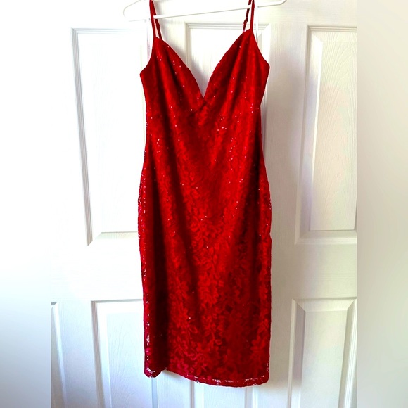 Lulus Dresses & Skirts - Lulus red medium lace dress